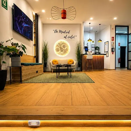 Capsule Inn Madrid-3