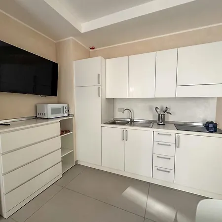 White Suite & Apartments-3