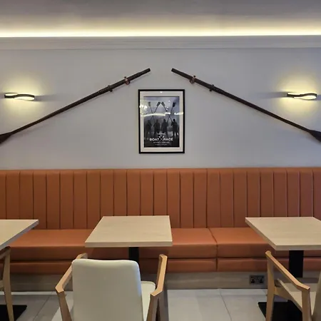 Spark By Hilton London Chiswick-2