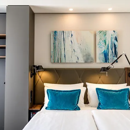 Motel One Koeln-Neumarkt-3