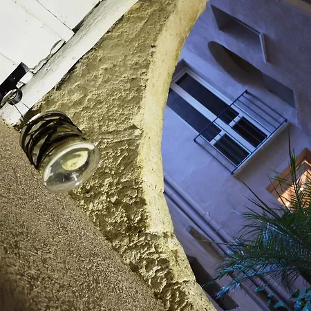 Secret B&B-2