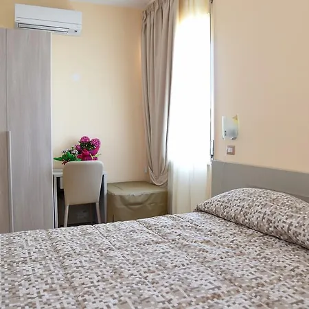 English Inn Rooms-3