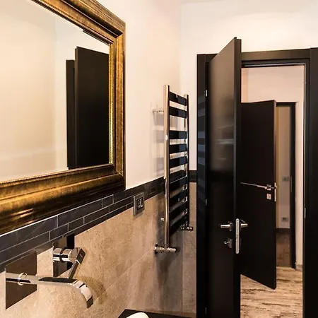 Trevi & Pantheon Luxury Rooms-2