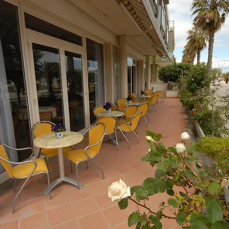 Petit Hotel-3