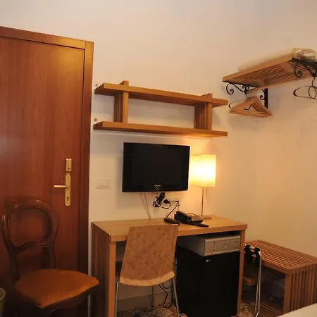 3C B&B-3