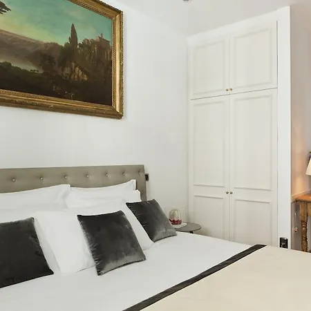 Garibaldi Suites Piazza Di Spagna-3