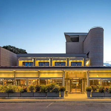 Comfort Hotel Fiumicino Airport-3