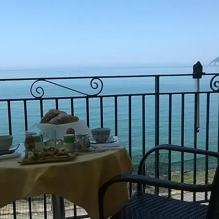 B&B Fronte Del Mare-2