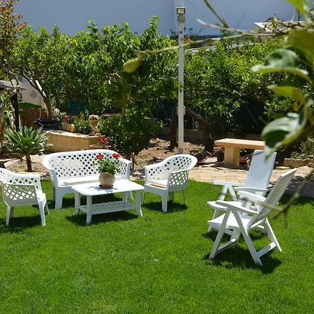 Guest House Al Giardino dei Limoni-3