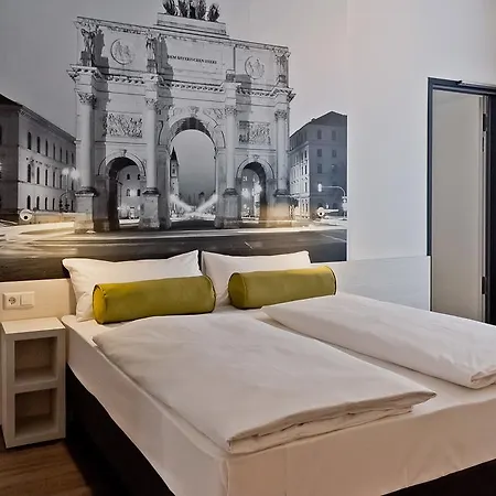 Super 8 By Wyndham Munich City North-3
