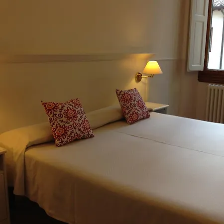 Hotel Canada-2