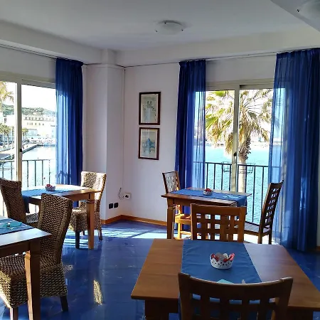 Blue Moon Hotel-3