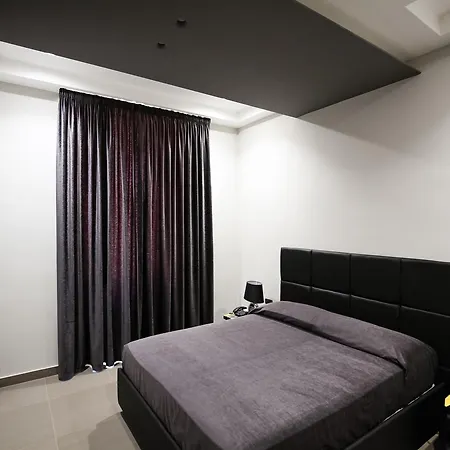 Gramsci Luxury Rooms-3