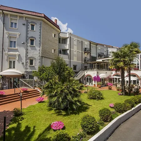 Hotel Riviera 3 Stelle con piscina estiva gratuita e garage a pagamento-3