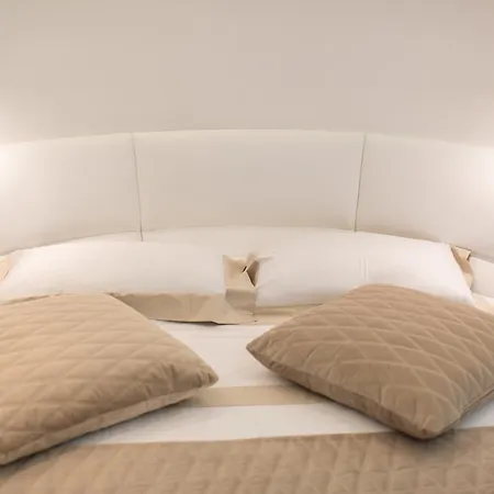 Lux Suites In Roma-3