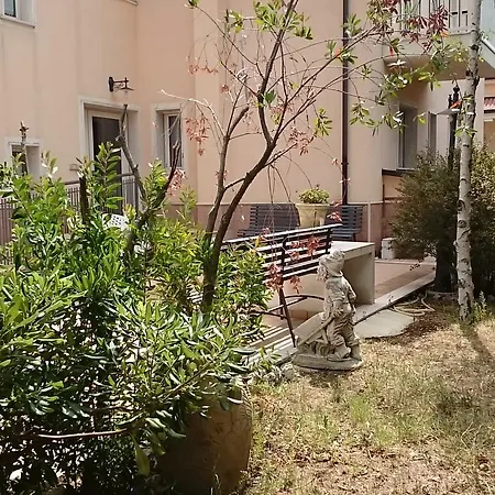 Hotel Holiday House-2