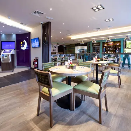Premier Inn London Brixton-3