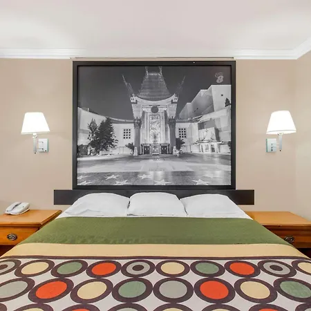 Super 8 By Wyndham Los Angeles Downtown-2