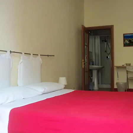 B&B Caravaggio Basic Rooms Near Ortigia-2