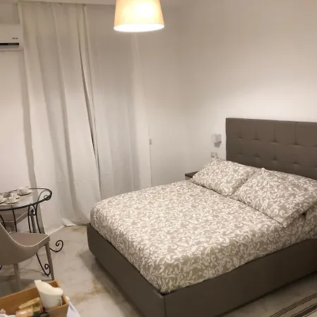 Antonietta De Pace Rooms by Napoli Milionaria B&B-2