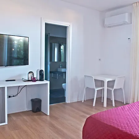Four Rooms Guesthouse-2