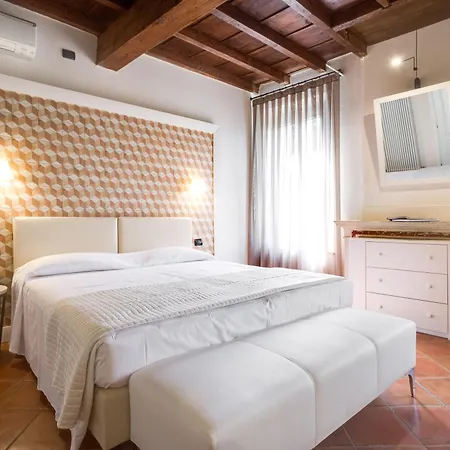 Ferrara Rooms-2