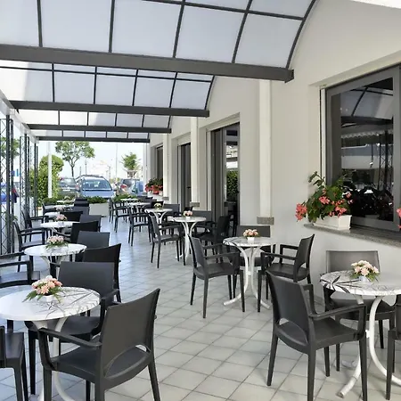 Hotel Ciondolo D'Oro 5 minuti da Rimini Fiera CON PARCHEGGIO INCLUSO-2