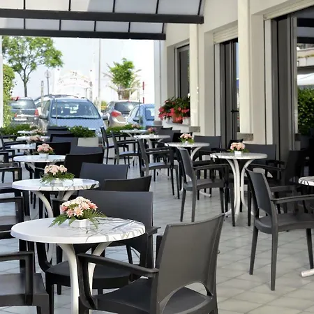 Hotel Ciondolo D'Oro 5 minuti da Rimini Fiera CON PARCHEGGIO INCLUSO-3