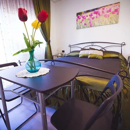 Floreo Guest House-3