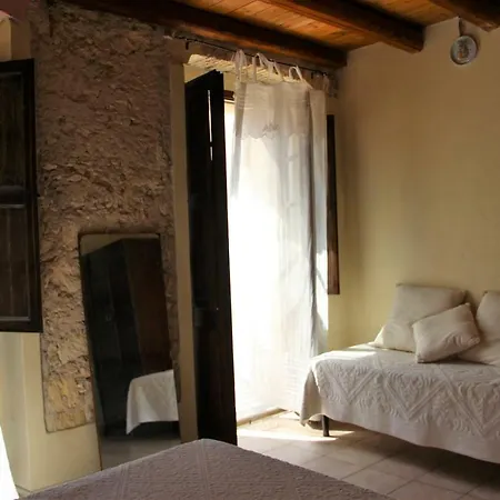 Sant Efisio Host-3