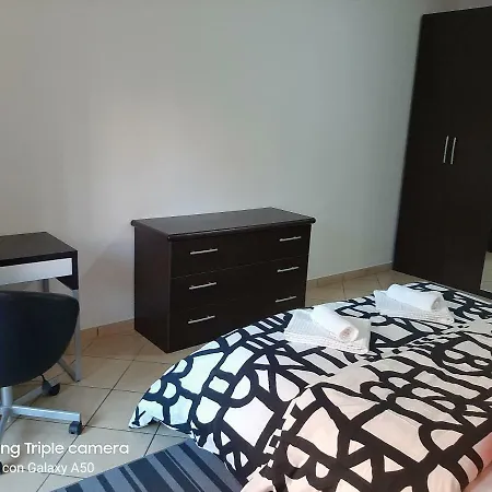 Hillary E Vale Room-3