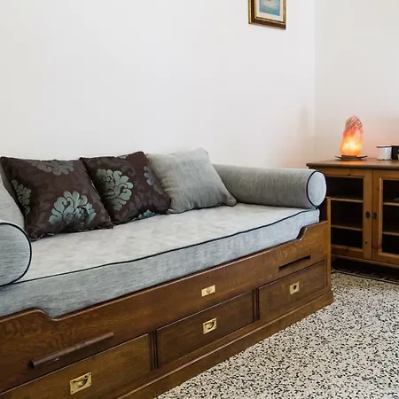Baldovini Home Stay, Close To The City Center-3