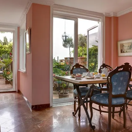 Episcopo Lipinsky Luxury Suites-3