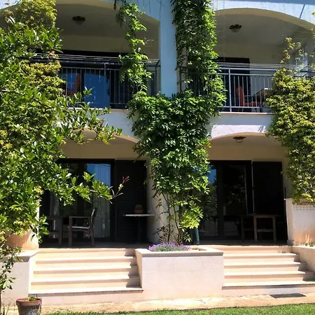 Apartments And Rooms Mofardin-3