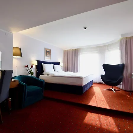 Art 'Otel-3
