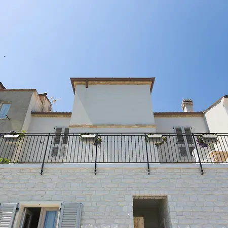 Diecidodici Boutiquerooms-2