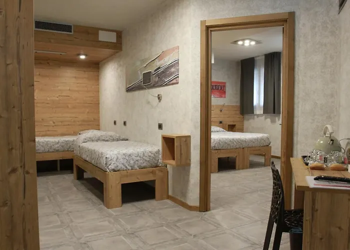 Hotel Bed & Rooms , Corte Rossa -1 Min Walk To Bernina Express Tirano