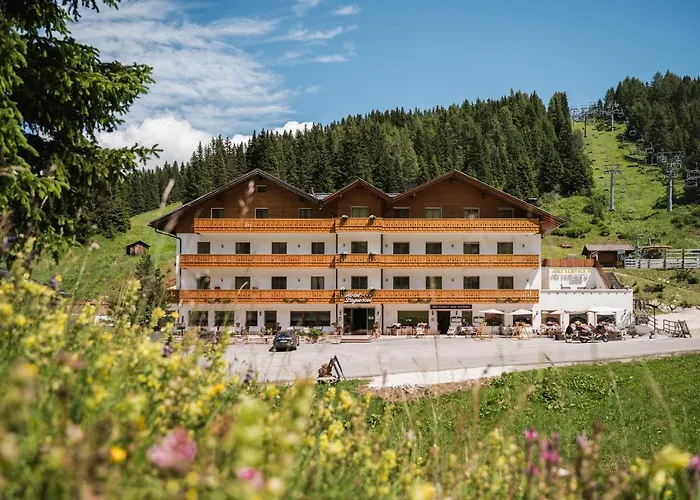Laguscei Dolomites Mountain Hotel Arabba