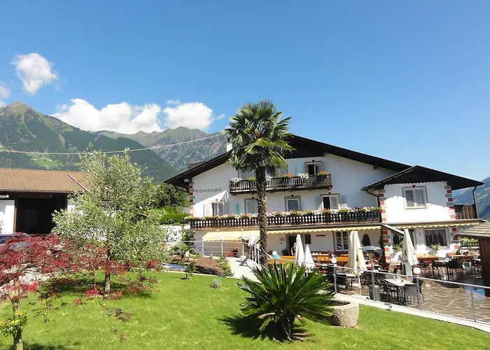 Hotel Garni Schneeburghof Tirolo