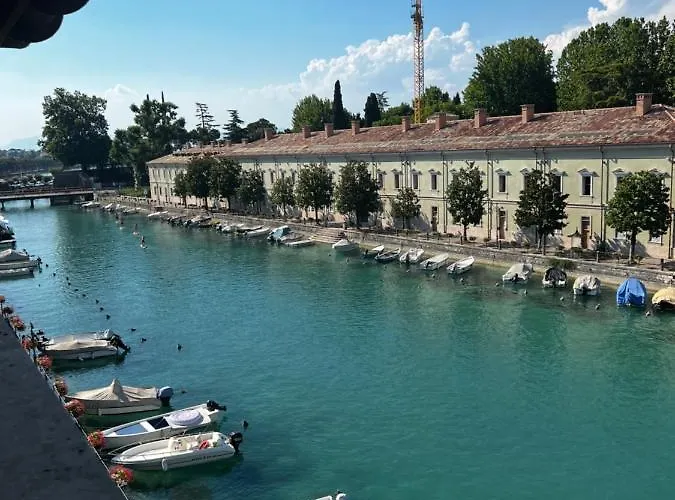 C House Rooms Lake Peschiera del Garda