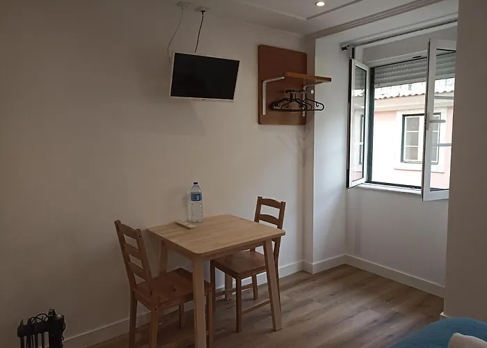 Martim Moniz 28 Guest House Lisbona