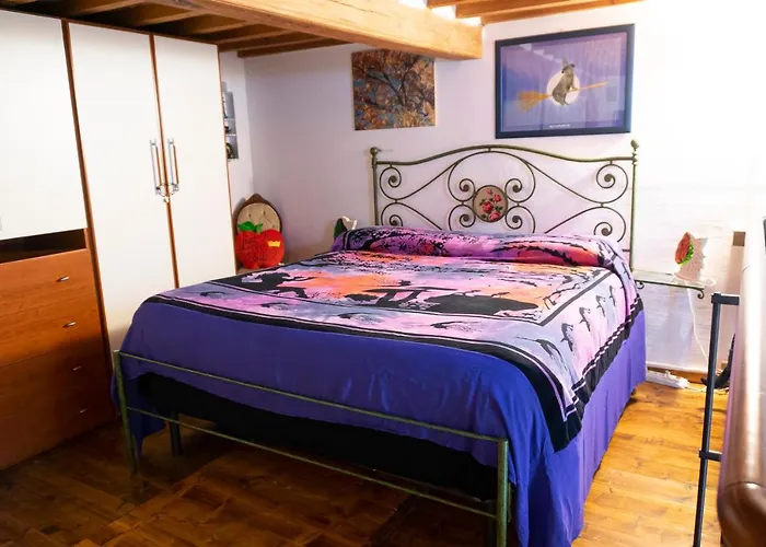 LE STREGHE rooms e art,centralissimo con garage su richiesta Livorno