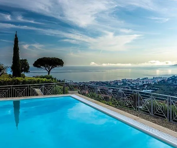 Villa Gaia - Luxury Villa, Pool & Wellness Rooms Bordighera