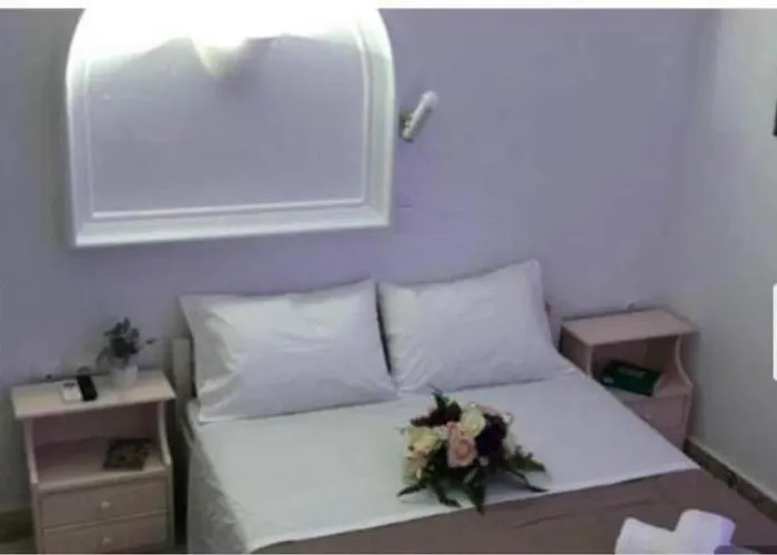 Dimitris Studios Perissa 