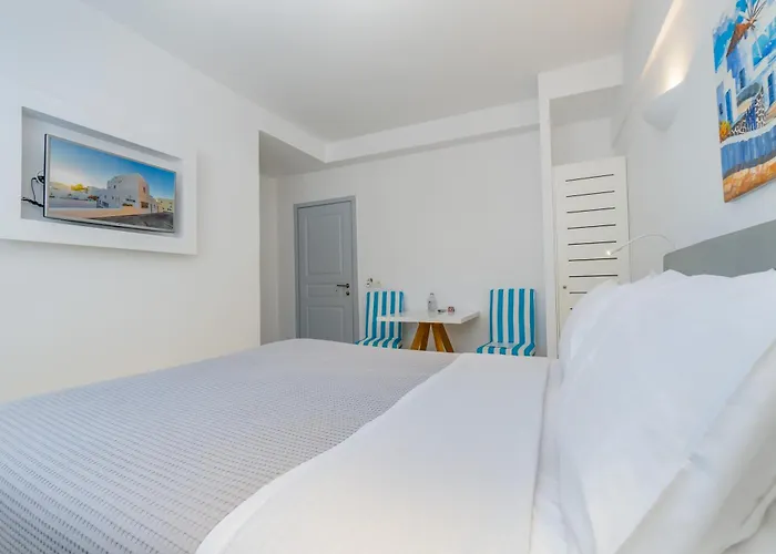 Central Fira Suites