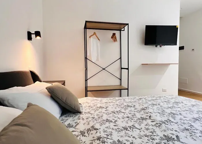 Finella Charming Rooms Bari