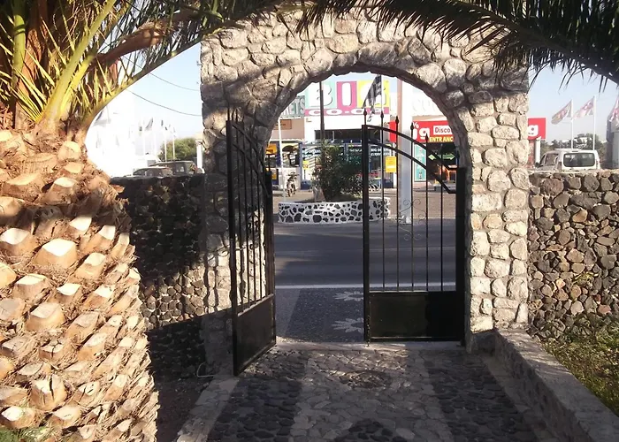 Hotel Petra Nera Perissa 