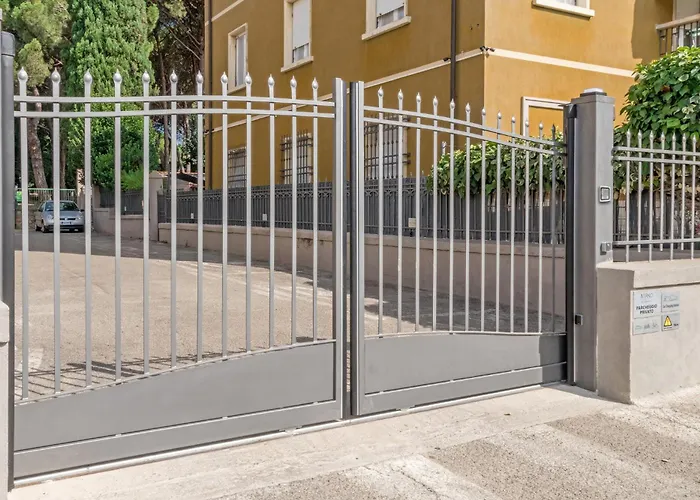 Casa Mirko - B&B con stazione ricarica auto elettriche parcheggio privato auto moto biciclette Arezzo