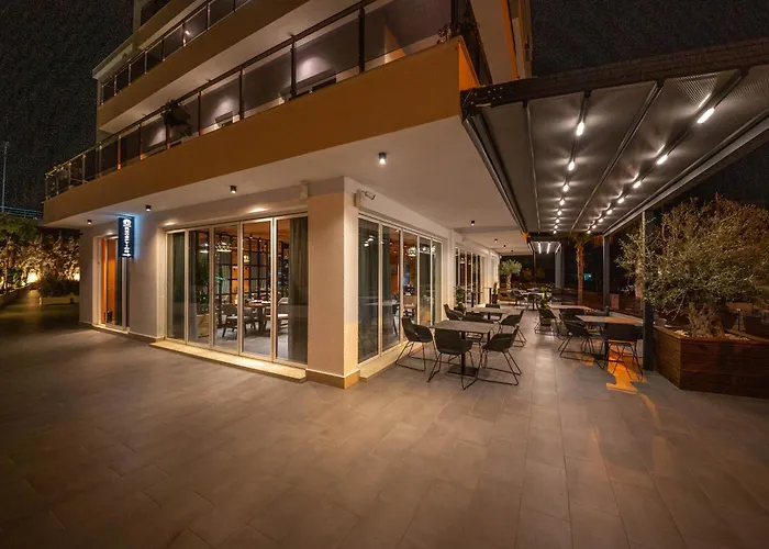 Azure Inn Hotel Sarandë