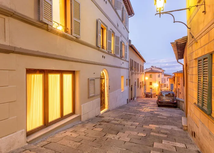 Palazzo Falcinelli Luxury Room in Montepulciano Center with Air Conditioning&Elevator